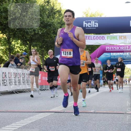 06.09.2026 - CURREX Alsterlauf Yannick Fuchs http://msf.ph/oto/10229739 06.09.2026 11:49:10 Ziel 1057, 1063, 1119, 1142, 1155, 1156, 1214, 1295, 1318, 8042, 8103, 8261 meine-sportfotos.de