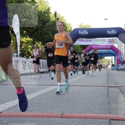 06.09.2026 - CURREX Alsterlauf Yannick Fuchs http://msf.ph/oto/10229741 06.09.2026 11:49:12 Ziel 1063, 1078, 1142, 1155, 1156, 1213, 1214, 1295, 1318, 8042, 8103, 8261 meine-sportfotos.de