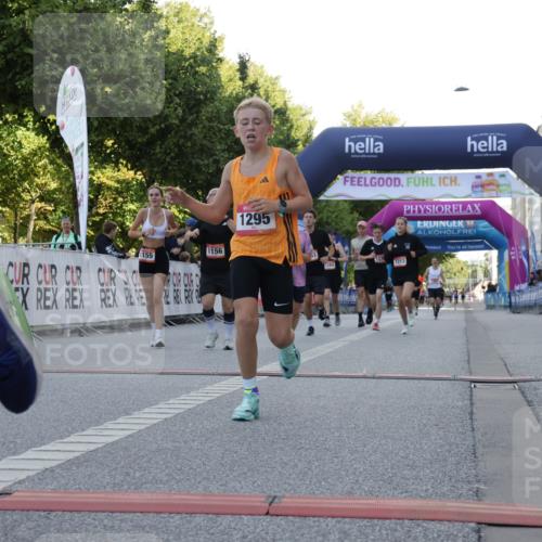 06.09.2026 - CURREX Alsterlauf Yannick Fuchs http://msf.ph/oto/10229742 06.09.2026 11:49:12 Ziel 1063, 1078, 1142, 1155, 1156, 1213, 1214, 1295, 1318, 8042, 8103, 8261 meine-sportfotos.de