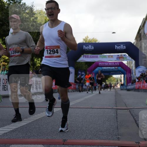 06.09.2026 - CURREX Alsterlauf Yannick Fuchs http://msf.ph/oto/10229764 06.09.2026 11:49:19 Ziel 1063, 1072, 1078, 1155, 1156, 1172, 1213, 1216, 1284, 1285, 1286, 1288, 1294, 8245, 8261 meine-sportfotos.de