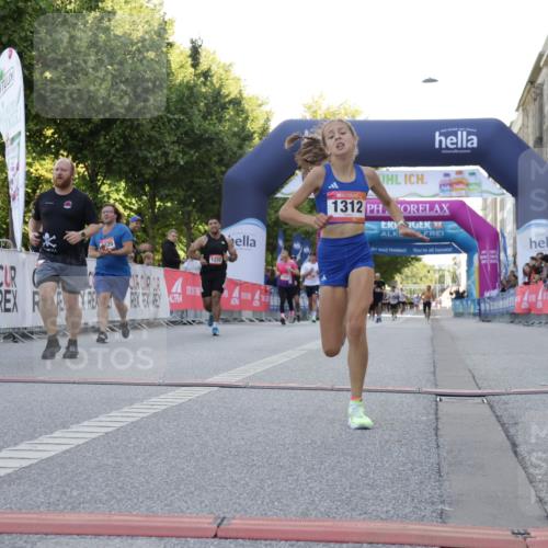 06.09.2026 - CURREX Alsterlauf Yannick Fuchs http://msf.ph/oto/10229791 06.09.2026 11:49:30 Ziel 1060, 1216, 1232, 1267, 1312, 1320, 8267 meine-sportfotos.de