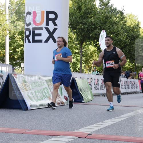 06.09.2026 - CURREX Alsterlauf Yannick Fuchs http://msf.ph/oto/10229799 06.09.2026 11:49:34 Ziel 1232, 1249, 1312, 1320, 1328, 8267 meine-sportfotos.de