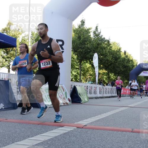 06.09.2026 - CURREX Alsterlauf Yannick Fuchs http://msf.ph/oto/10229802 06.09.2026 11:49:35 Ziel 1232, 1249, 1312, 1320, 1328, 8185, 8267 meine-sportfotos.de