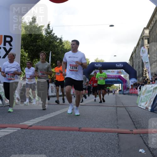 06.09.2026 - CURREX Alsterlauf Yannick Fuchs http://msf.ph/oto/10229874 06.09.2026 11:50:20 Ziel 1031, 1062, 1087, 1140, 1171, 1183, 1187, 1188, 1228, 1229, 1248, 1278, 1282, 1292, 1336, 1341, 2484, 6390, 8344 meine-sportfotos.de