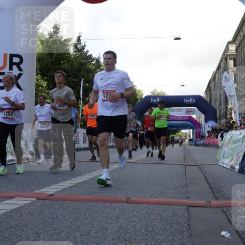 06.09.2026 - CURREX Alsterlauf Yannick Fuchs http://msf.ph/oto/10229875 06.09.2026 11:50:20 Ziel 1031, 1062, 1087, 1140, 1171, 1183, 1187, 1188, 1228, 1229, 1248, 1278, 1282, 1292, 1336, 1341, 2484, 6390, 8344 meine-sportfotos.de