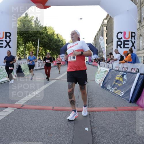 06.09.2026 - CURREX Alsterlauf Yannick Fuchs http://msf.ph/oto/10229905 06.09.2026 11:50:35 Ziel 1030, 1033, 1036, 1055, 1084, 1174, 1189, 1203, 1319, 1344, 8136, 8247 meine-sportfotos.de
