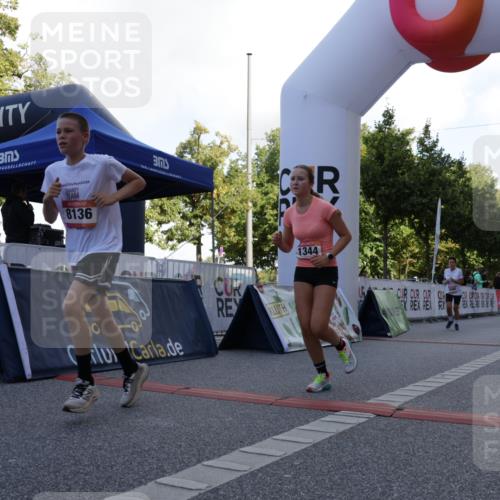 06.09.2026 - CURREX Alsterlauf Yannick Fuchs http://msf.ph/oto/10229911 06.09.2026 11:50:39 Ziel 1030, 1033, 1036, 1084, 1149, 1174, 1189, 1203, 1319, 1344, 8090, 8136 meine-sportfotos.de