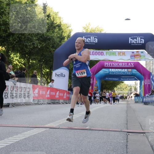 06.09.2026 - CURREX Alsterlauf Yannick Fuchs http://msf.ph/oto/10229922 06.09.2026 11:50:48 Ziel 1149, 1157, 1199, 1234, 1299, 8090 meine-sportfotos.de