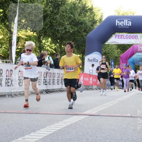 06.09.2026 - CURREX Alsterlauf Yannick Fuchs http://msf.ph/oto/10229944 06.09.2026 11:51:03 Ziel 1235, 1241, 1296, 1302, 8162, 8346 meine-sportfotos.de