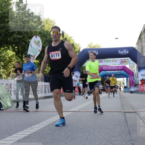 06.09.2026 - CURREX Alsterlauf Yannick Fuchs http://msf.ph/oto/10229992 06.09.2026 11:51:30 Ziel 1029, 1032, 1035, 1102, 1148, 1158, 1224, 1300, 1301, 1321, 1343, 1346, 8047, 8172, 8208 meine-sportfotos.de
