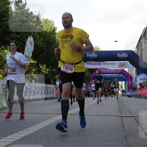 06.09.2026 - CURREX Alsterlauf Yannick Fuchs http://msf.ph/oto/10230006 06.09.2026 11:51:36 Ziel 1029, 1056, 1083, 1090, 1102, 1158, 1162, 1226, 1301, 1321, 1343, 1345, 1346, 8159, 8172 meine-sportfotos.de
