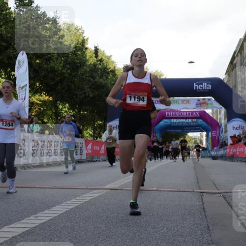 06.09.2026 - CURREX Alsterlauf Yannick Fuchs http://msf.ph/oto/10230031 06.09.2026 11:51:45 Ziel 1083, 1089, 1090, 1135, 1194, 1226, 1257, 1315, 1345, 1347, 8159, 8327 meine-sportfotos.de