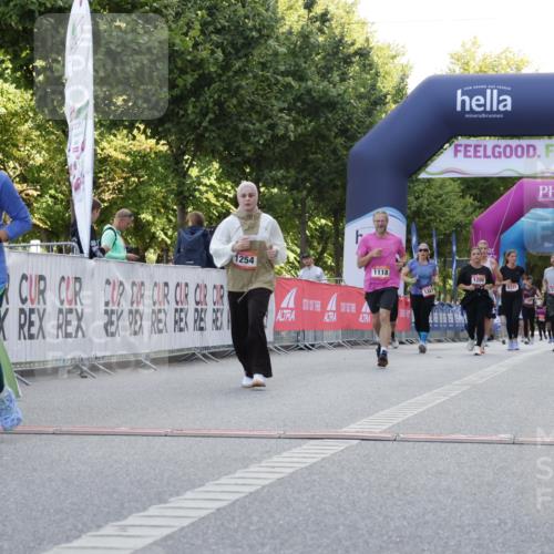 06.09.2026 - CURREX Alsterlauf Yannick Fuchs http://msf.ph/oto/10230037 06.09.2026 11:51:48 Ziel 1089, 1090, 1118, 1123, 1135, 1194, 1254, 1257, 1315, 1347, 8159, 8327 meine-sportfotos.de