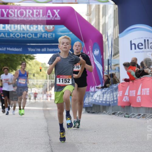 06.09.2026 - CURREX Alsterlauf Yannick Fuchs http://msf.ph/oto/10230043 06.09.2026 11:51:52 Ziel 1118, 1123, 1135, 1152, 1194, 1200, 1254, 1303, 1327, 1347, 8236, 8325, 8326 meine-sportfotos.de