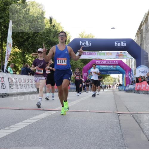 06.09.2026 - CURREX Alsterlauf Yannick Fuchs http://msf.ph/oto/10230063 06.09.2026 11:52:01 Ziel 1085, 1108, 1152, 1193, 1200, 1218, 1240, 1303, 1327, 8138, 8236, 8325, 8326 meine-sportfotos.de