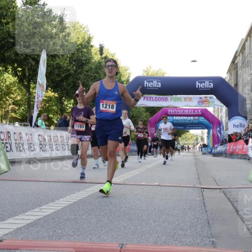 06.09.2026 - CURREX Alsterlauf Yannick Fuchs http://msf.ph/oto/10230064 06.09.2026 11:52:01 Ziel 1085, 1108, 1152, 1193, 1200, 1218, 1240, 1303, 1327, 8138, 8236, 8325, 8326 meine-sportfotos.de