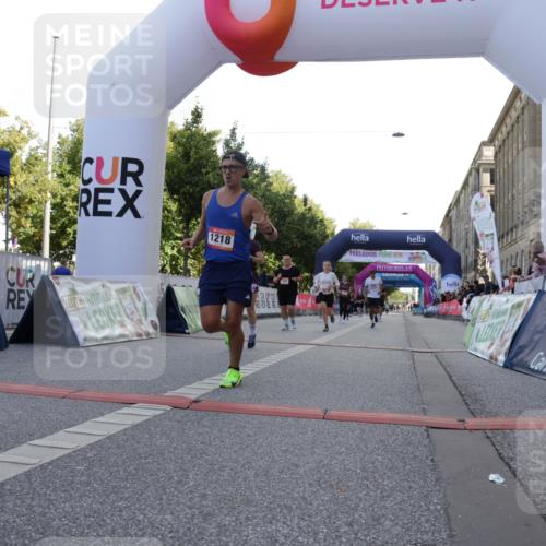 06.09.2026 - CURREX Alsterlauf Yannick Fuchs http://msf.ph/oto/10230069 06.09.2026 11:52:02 Ziel 1085, 1108, 1193, 1200, 1218, 1240, 1261, 1279, 1303, 1327, 8138, 8236, 8325, 8326 meine-sportfotos.de