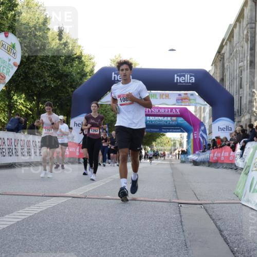 06.09.2026 - CURREX Alsterlauf Yannick Fuchs http://msf.ph/oto/10230073 06.09.2026 11:52:04 Ziel 1085, 1108, 1154, 1193, 1218, 1240, 1261, 1262, 1279, 1327, 8138, 8236, 8325, 8326 meine-sportfotos.de