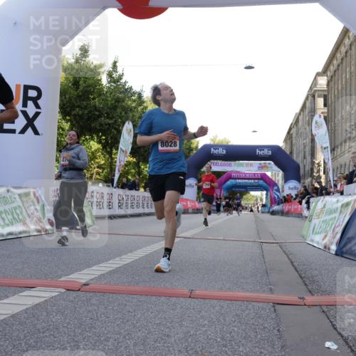 06.09.2026 - CURREX Alsterlauf Yannick Fuchs http://msf.ph/oto/10230115 06.09.2026 11:52:34 Ziel 1007, 1075, 1076, 1139, 8028, 8202, 8269, 8270 meine-sportfotos.de