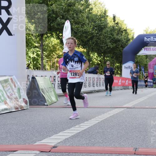 06.09.2026 - CURREX Alsterlauf Yannick Fuchs http://msf.ph/oto/10230161 06.09.2026 11:52:58 Ziel 1001, 1061, 1184, 1283, 1293, 1340, 4802, 8016, 8137, 8300 meine-sportfotos.de