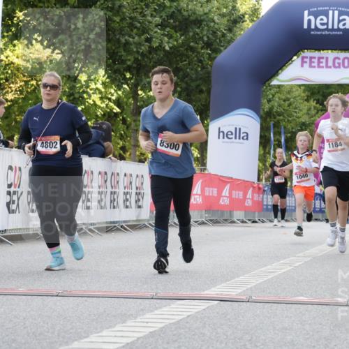 06.09.2026 - CURREX Alsterlauf Yannick Fuchs http://msf.ph/oto/10230166 06.09.2026 11:53:01 Ziel 1001, 1040, 1184, 1283, 1293, 4802, 8016, 8300 meine-sportfotos.de