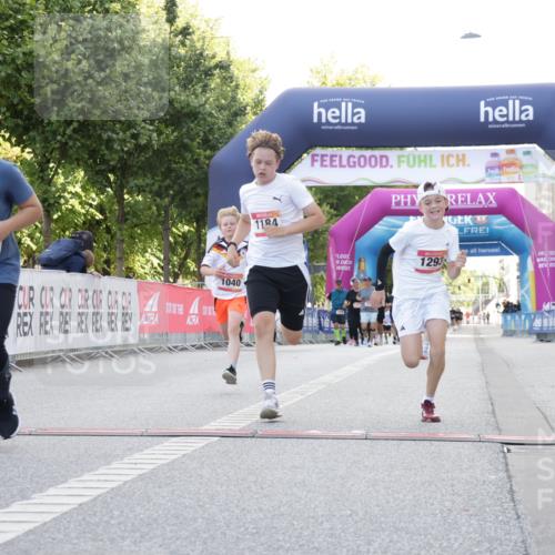 06.09.2026 - CURREX Alsterlauf Yannick Fuchs http://msf.ph/oto/10230168 06.09.2026 11:53:02 Ziel 1001, 1040, 1184, 1283, 1293, 4802, 8155, 8300 meine-sportfotos.de