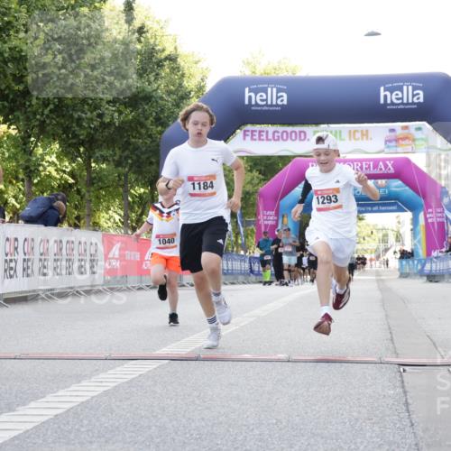 06.09.2026 - CURREX Alsterlauf Yannick Fuchs http://msf.ph/oto/10230169 06.09.2026 11:53:02 Ziel 1001, 1040, 1184, 1283, 1293, 4802, 8155, 8300 meine-sportfotos.de