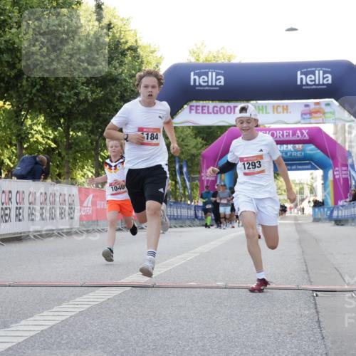 06.09.2026 - CURREX Alsterlauf Yannick Fuchs http://msf.ph/oto/10230170 06.09.2026 11:53:03 Ziel 1001, 1040, 1184, 1283, 1293, 4802, 8155, 8300 meine-sportfotos.de
