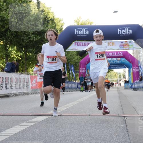 06.09.2026 - CURREX Alsterlauf Yannick Fuchs http://msf.ph/oto/10230171 06.09.2026 11:53:03 Ziel 1001, 1040, 1184, 1283, 1293, 4802, 8155, 8300 meine-sportfotos.de