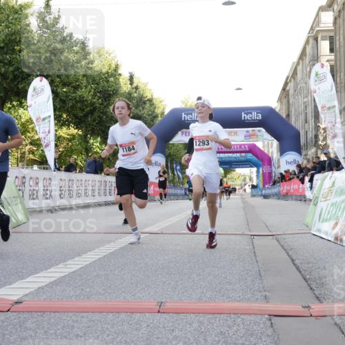 06.09.2026 - CURREX Alsterlauf Yannick Fuchs http://msf.ph/oto/10230173 06.09.2026 11:53:03 Ziel 1001, 1040, 1184, 1283, 1293, 4802, 8155, 8300 meine-sportfotos.de