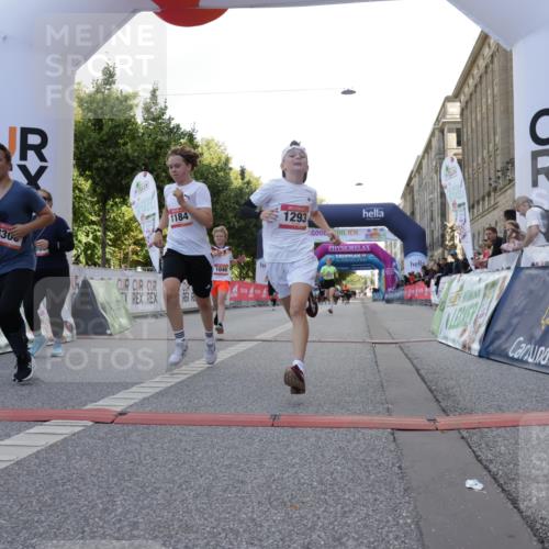 06.09.2026 - CURREX Alsterlauf Yannick Fuchs http://msf.ph/oto/10230176 06.09.2026 11:53:04 Ziel 1001, 1040, 1184, 1283, 1293, 4802, 8155, 8300 meine-sportfotos.de