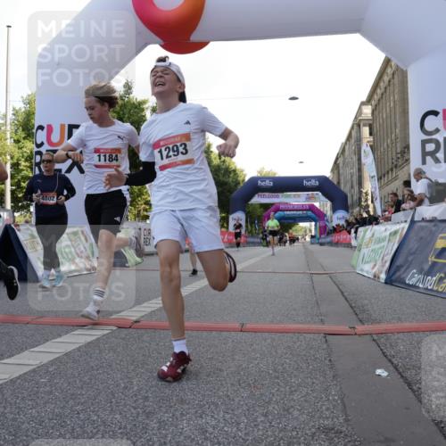 06.09.2026 - CURREX Alsterlauf Yannick Fuchs http://msf.ph/oto/10230177 06.09.2026 11:53:04 Ziel 1001, 1040, 1184, 1283, 1293, 4802, 8155, 8300 meine-sportfotos.de