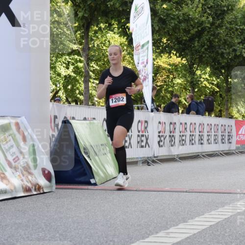 06.09.2026 - CURREX Alsterlauf Yannick Fuchs http://msf.ph/oto/10230197 06.09.2026 11:53:10 Ziel 1040, 1184, 1202, 1293, 4802, 8155 meine-sportfotos.de