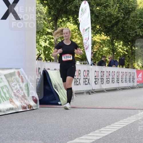 06.09.2026 - CURREX Alsterlauf Yannick Fuchs http://msf.ph/oto/10230198 06.09.2026 11:53:10 Ziel 1040, 1184, 1202, 1293, 4802, 8155 meine-sportfotos.de