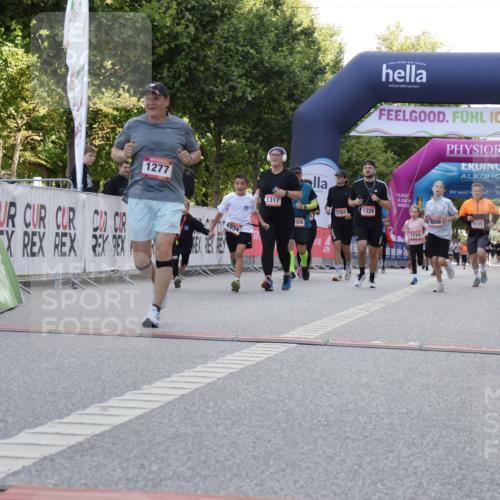 06.09.2026 - CURREX Alsterlauf Yannick Fuchs http://msf.ph/oto/10230207 06.09.2026 11:53:16 Ziel 1034, 1096, 1202, 1317, 1329, 8048 meine-sportfotos.de