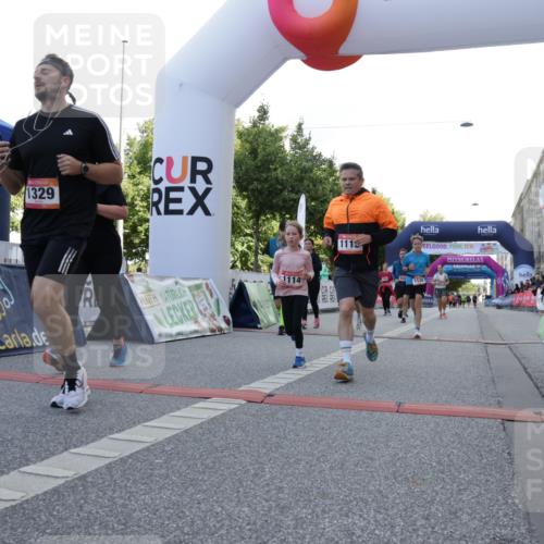 06.09.2026 - CURREX Alsterlauf Yannick Fuchs http://msf.ph/oto/10230241 06.09.2026 11:53:24 Ziel 1026, 1034, 1095, 1096, 1114, 1115, 1130, 1173, 1317, 1329, 1333, 3755, 8046, 8048, 8070 meine-sportfotos.de