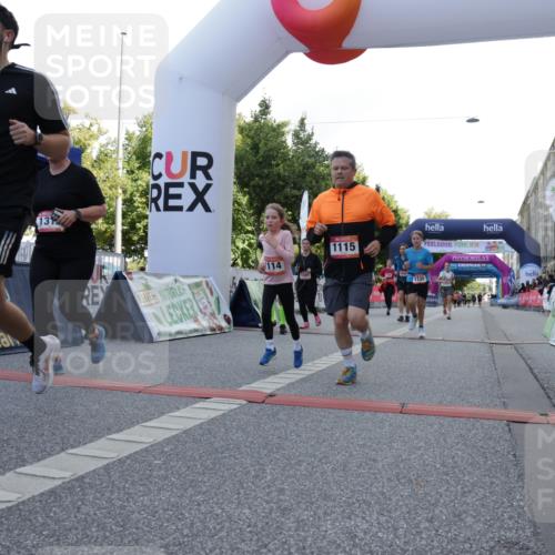 06.09.2026 - CURREX Alsterlauf Yannick Fuchs http://msf.ph/oto/10230242 06.09.2026 11:53:24 Ziel 1026, 1034, 1095, 1096, 1114, 1115, 1130, 1173, 1317, 1329, 1333, 3755, 8046, 8048, 8070 meine-sportfotos.de