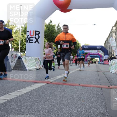 06.09.2026 - CURREX Alsterlauf Yannick Fuchs http://msf.ph/oto/10230243 06.09.2026 11:53:24 Ziel 1026, 1034, 1095, 1096, 1114, 1115, 1130, 1173, 1317, 1329, 1333, 3755, 8046, 8048, 8070 meine-sportfotos.de