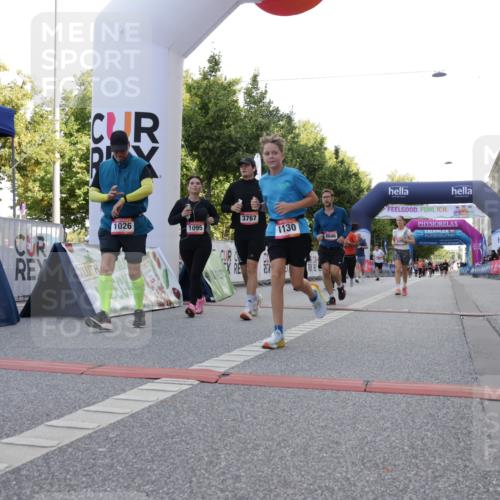 06.09.2026 - CURREX Alsterlauf Yannick Fuchs http://msf.ph/oto/10230249 06.09.2026 11:53:26 Ziel 1026, 1034, 1095, 1096, 1114, 1115, 1130, 1173, 1317, 1329, 1333, 1334, 3755, 8046, 8048, 8070 meine-sportfotos.de