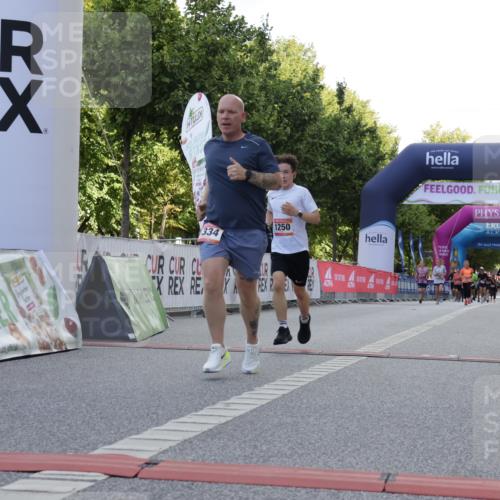 06.09.2026 - CURREX Alsterlauf Yannick Fuchs http://msf.ph/oto/10230269 06.09.2026 11:53:31 Ziel 1026, 1095, 1130, 1173, 1250, 1333, 1334, 3755, 8046, 8070 meine-sportfotos.de