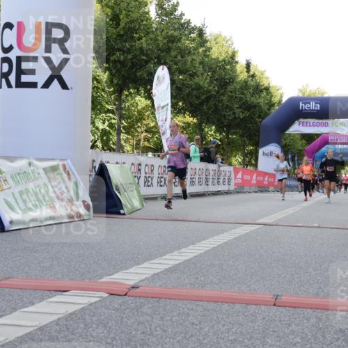 06.09.2026 - CURREX Alsterlauf Yannick Fuchs http://msf.ph/oto/10230282 06.09.2026 11:53:37 Ziel 1066, 1081, 1111, 1250, 1334, 8261 meine-sportfotos.de