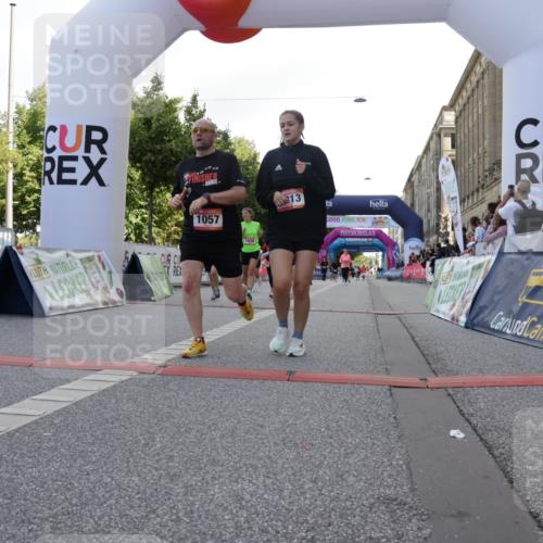 06.09.2026 - CURREX Alsterlauf Yannick Fuchs http://msf.ph/oto/10230317 06.09.2026 11:53:48 Ziel 1037, 1038, 1057, 1066, 1068, 1069, 1081, 1111, 1124, 1213 meine-sportfotos.de