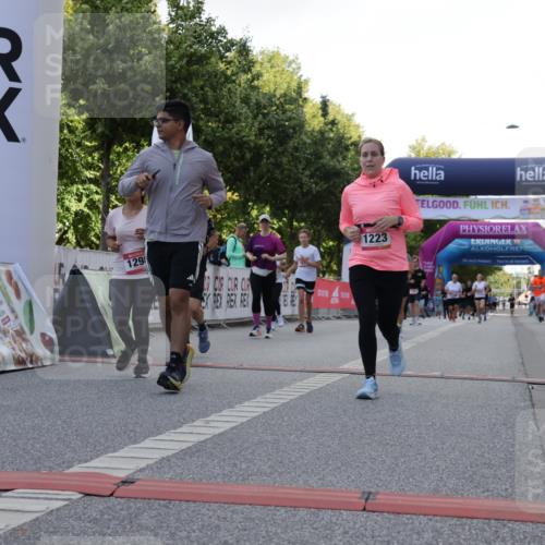 06.09.2026 - CURREX Alsterlauf Yannick Fuchs http://msf.ph/oto/10230337 06.09.2026 11:53:57 Ziel 1006, 1018, 1068, 1069, 1124, 1150, 1223, 1291, 1298, 1305, 8139 meine-sportfotos.de