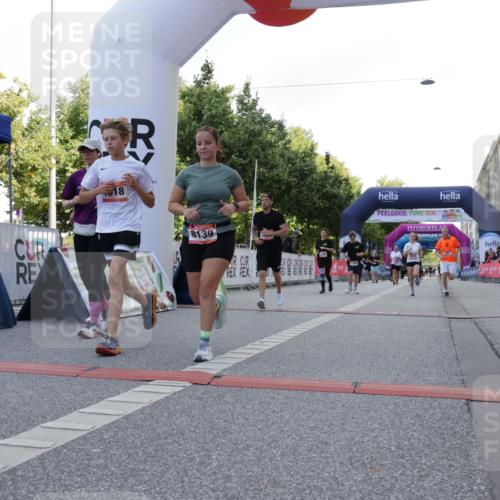 06.09.2026 - CURREX Alsterlauf Yannick Fuchs http://msf.ph/oto/10230350 06.09.2026 11:54:02 Ziel 1006, 1018, 1098, 1150, 1223, 1249, 1267, 1291, 1298, 1305, 1309, 8139, 8245 meine-sportfotos.de