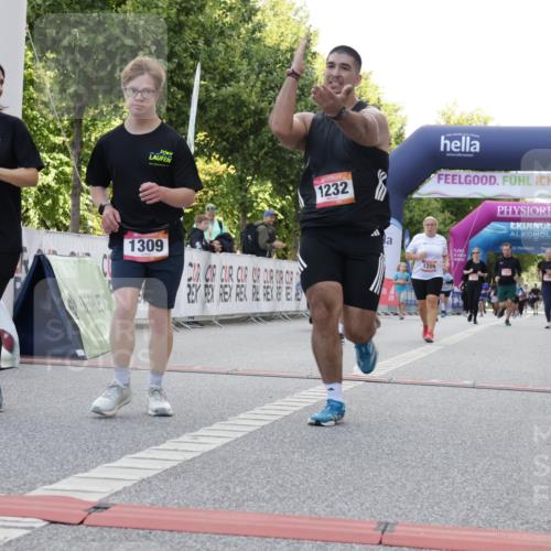 06.09.2026 - CURREX Alsterlauf Yannick Fuchs http://msf.ph/oto/10230371 06.09.2026 11:54:08 Ziel 1018, 1063, 1098, 1150, 1209, 1232, 1249, 1267, 1291, 1309, 8139, 8245 meine-sportfotos.de