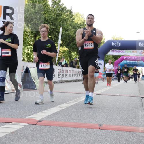 06.09.2026 - CURREX Alsterlauf Yannick Fuchs http://msf.ph/oto/10230372 06.09.2026 11:54:08 Ziel 1018, 1063, 1098, 1150, 1209, 1232, 1249, 1267, 1291, 1309, 8139, 8245 meine-sportfotos.de