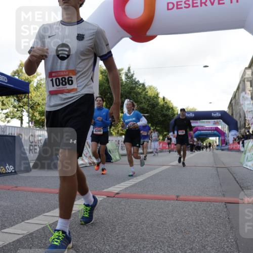 06.09.2026 - CURREX Alsterlauf Yannick Fuchs http://msf.ph/oto/10230438 06.09.2026 11:54:29 Ziel 1078, 1086, 1104, 1151, 1191, 1328, 1332, 1339, 8185, 8239, 8240 meine-sportfotos.de