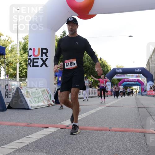 06.09.2026 - CURREX Alsterlauf Yannick Fuchs http://msf.ph/oto/10230447 06.09.2026 11:54:32 Ziel 1086, 1104, 1122, 1151, 1191, 1325, 1328, 1332, 1339, 8185, 8239, 8240 meine-sportfotos.de