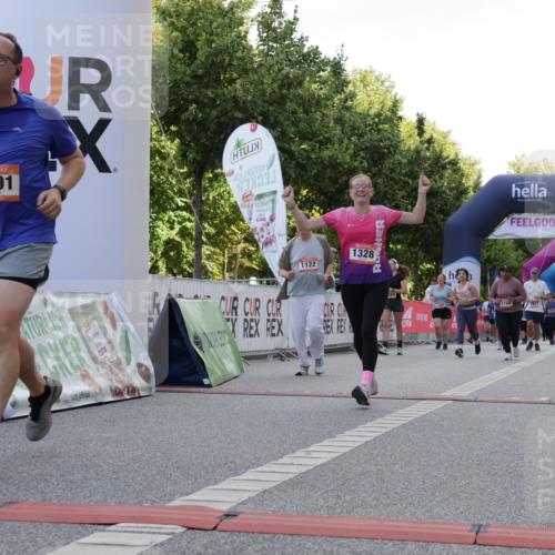 06.09.2026 - CURREX Alsterlauf Yannick Fuchs http://msf.ph/oto/10230449 06.09.2026 11:54:33 Ziel 1086, 1104, 1122, 1151, 1168, 1191, 1325, 1328, 1332, 1339, 8185, 8239, 8240 meine-sportfotos.de