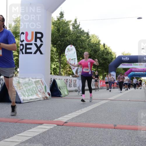 06.09.2026 - CURREX Alsterlauf Yannick Fuchs http://msf.ph/oto/10230451 06.09.2026 11:54:33 Ziel 1086, 1104, 1122, 1151, 1168, 1191, 1325, 1328, 1332, 1339, 8185, 8239, 8240 meine-sportfotos.de